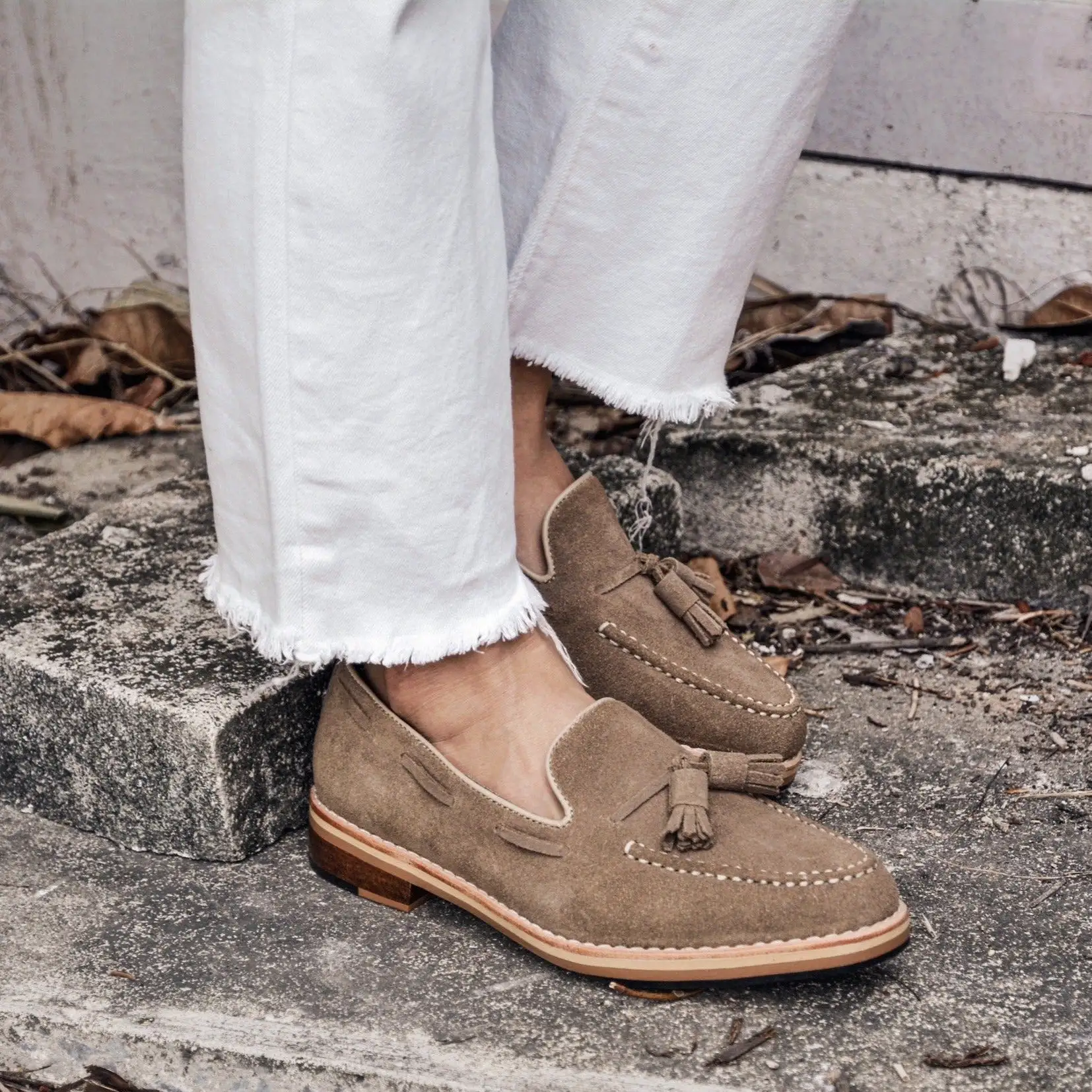 503 Tassel Loafer Suede Mortar Beige Wooden Soles