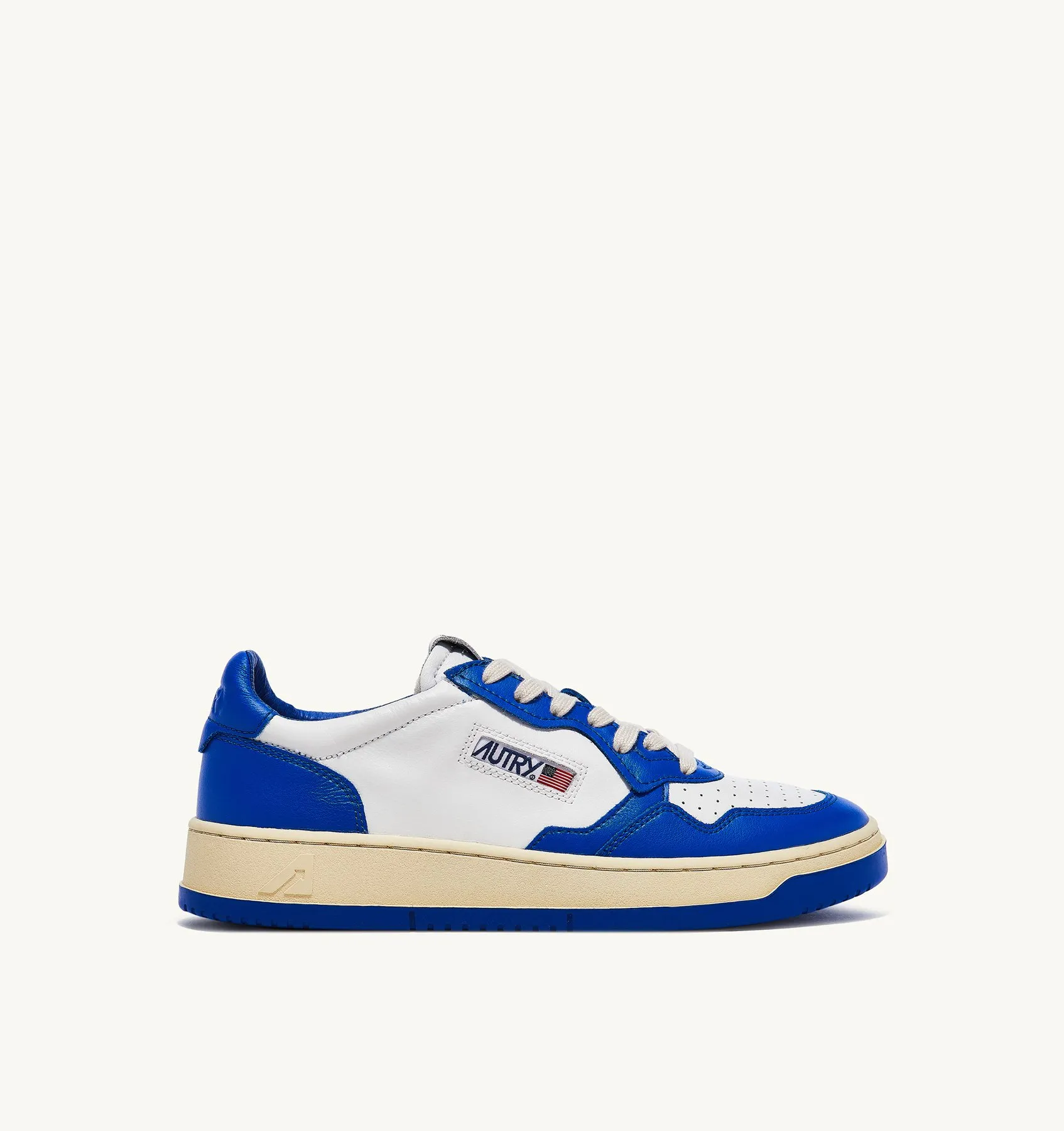 AUTRY SNEAKERS MAN  MEDALIST LOW BICOLOR SNEAKERS IN LEATHER COLOR WHITE AND PRINCE BLUE