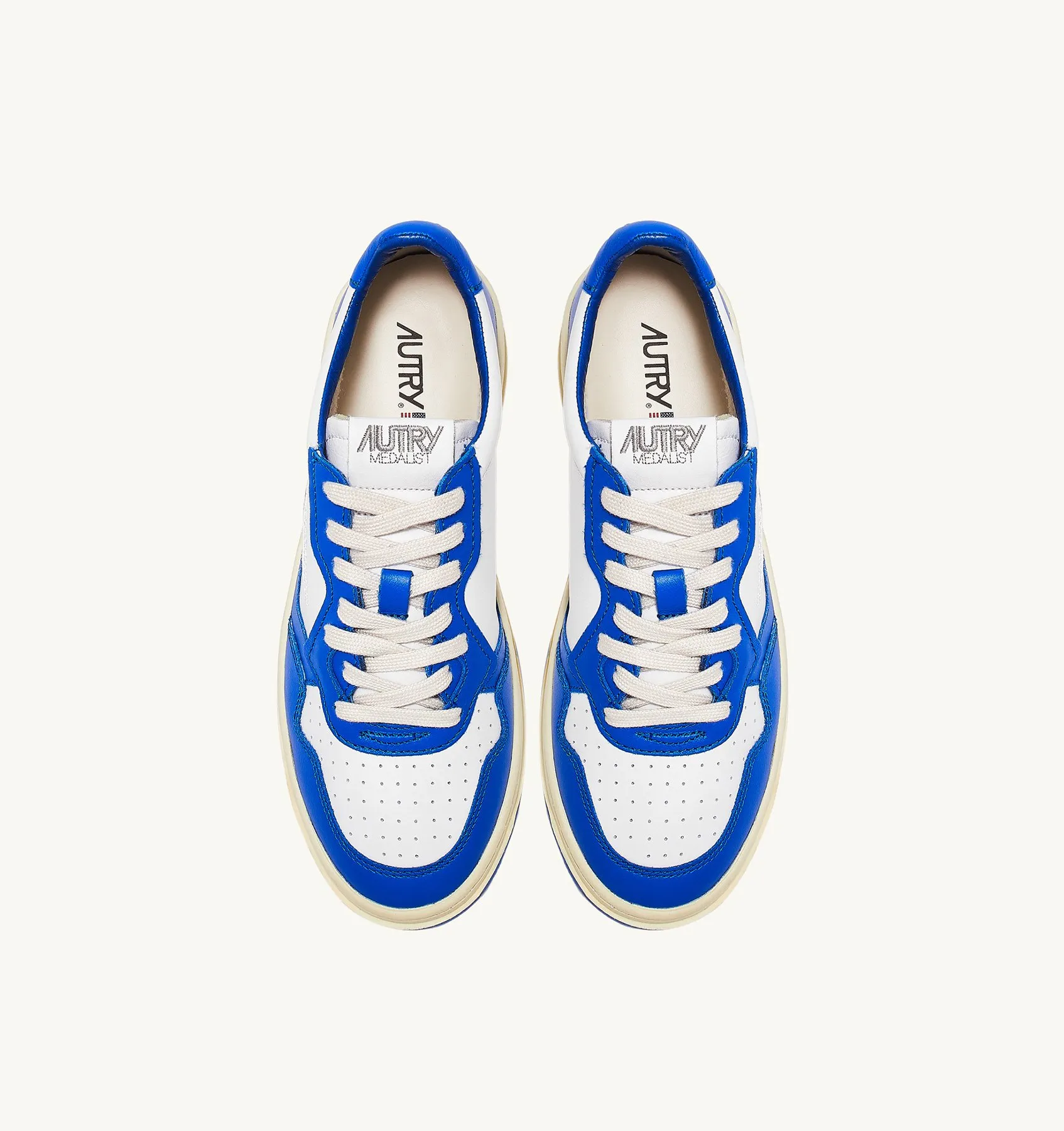 AUTRY SNEAKERS MAN  MEDALIST LOW BICOLOR SNEAKERS IN LEATHER COLOR WHITE AND PRINCE BLUE