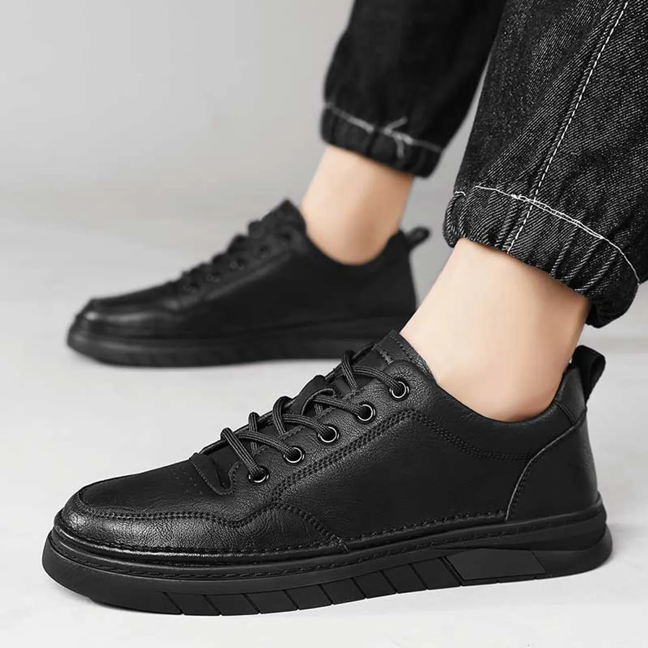 Black plain thread accents casual shoe sneaker