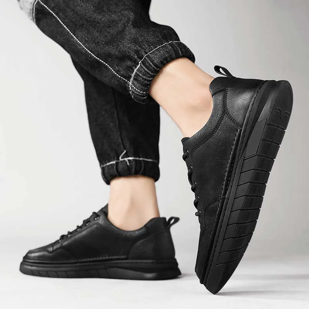 Black plain thread accents casual shoe sneaker