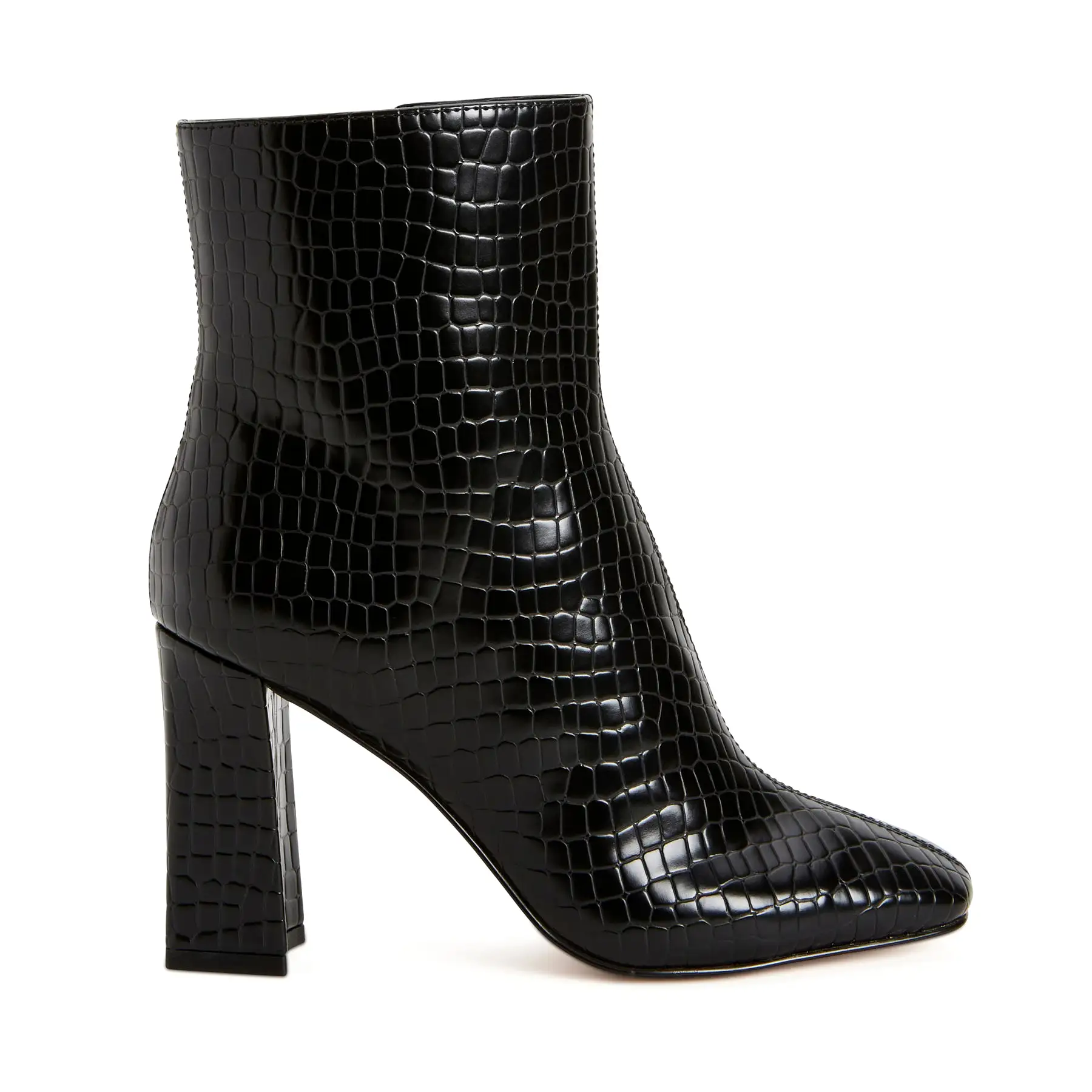 THE LUVLIE BOOTIE